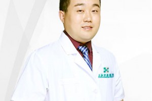上海宏康医院做自体脂肪隆胸哪个医生好?