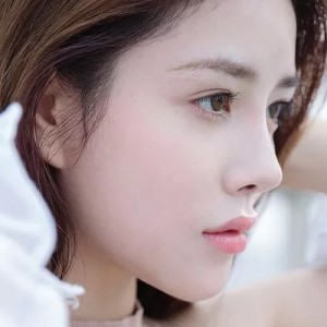 鼻中隔软骨隆鼻